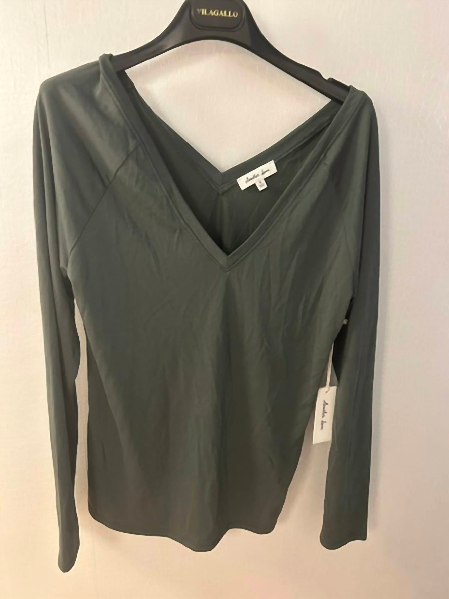 Another Love - Women's Liv vneck tee