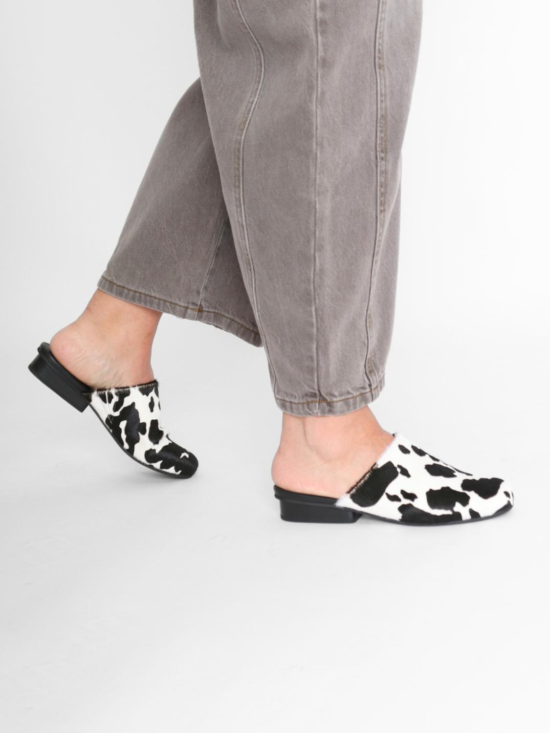 INTENTIONALLY BLANK Women's Touch Backless Mule in black moo - women's shoe - view 6