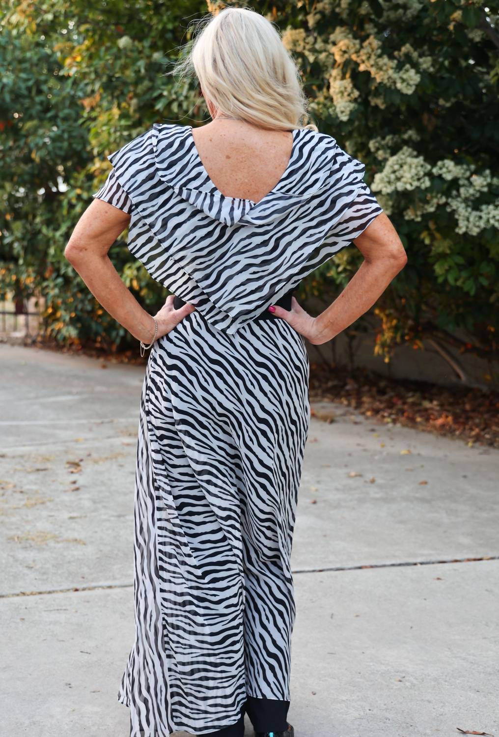 Sheer Ruffle Short Sleeve Zebra V Neck Top With Fitted Black Bodice