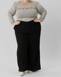 -Bl^Nk- - INDUMANI KNITTED TOP