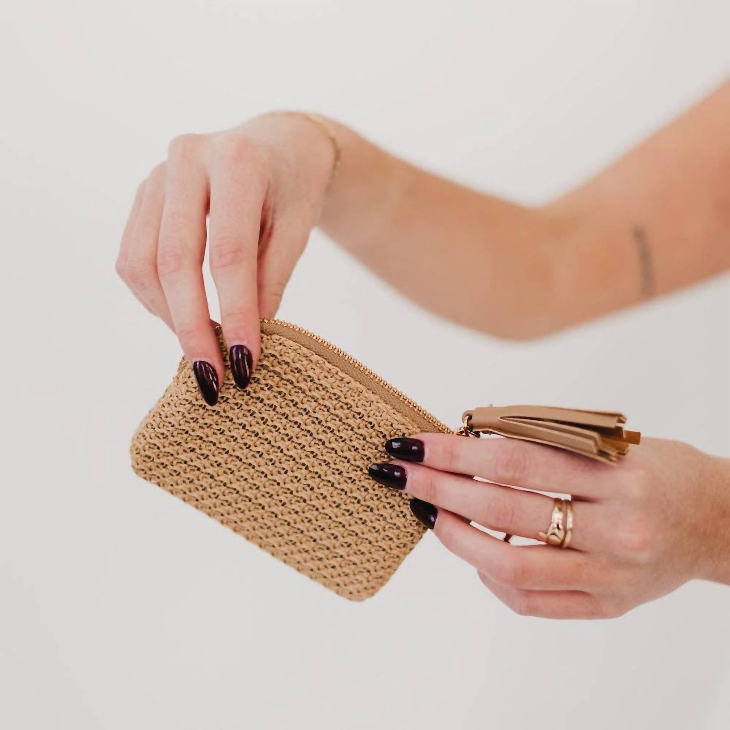Pretty Simple - Women's River Raffia Clippable Card Holder