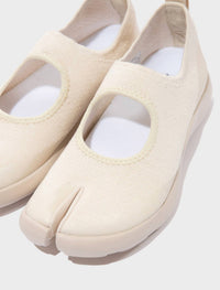 Tabi - Women's Closed Sandal