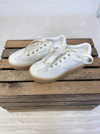 Mia - Women's Axel Low Top Sneaker