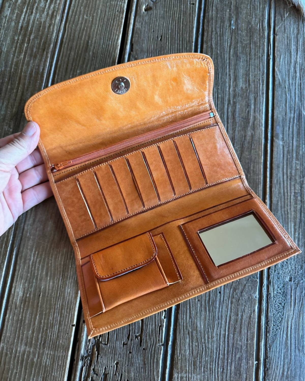 American Darling - Women's Leather Wallet.