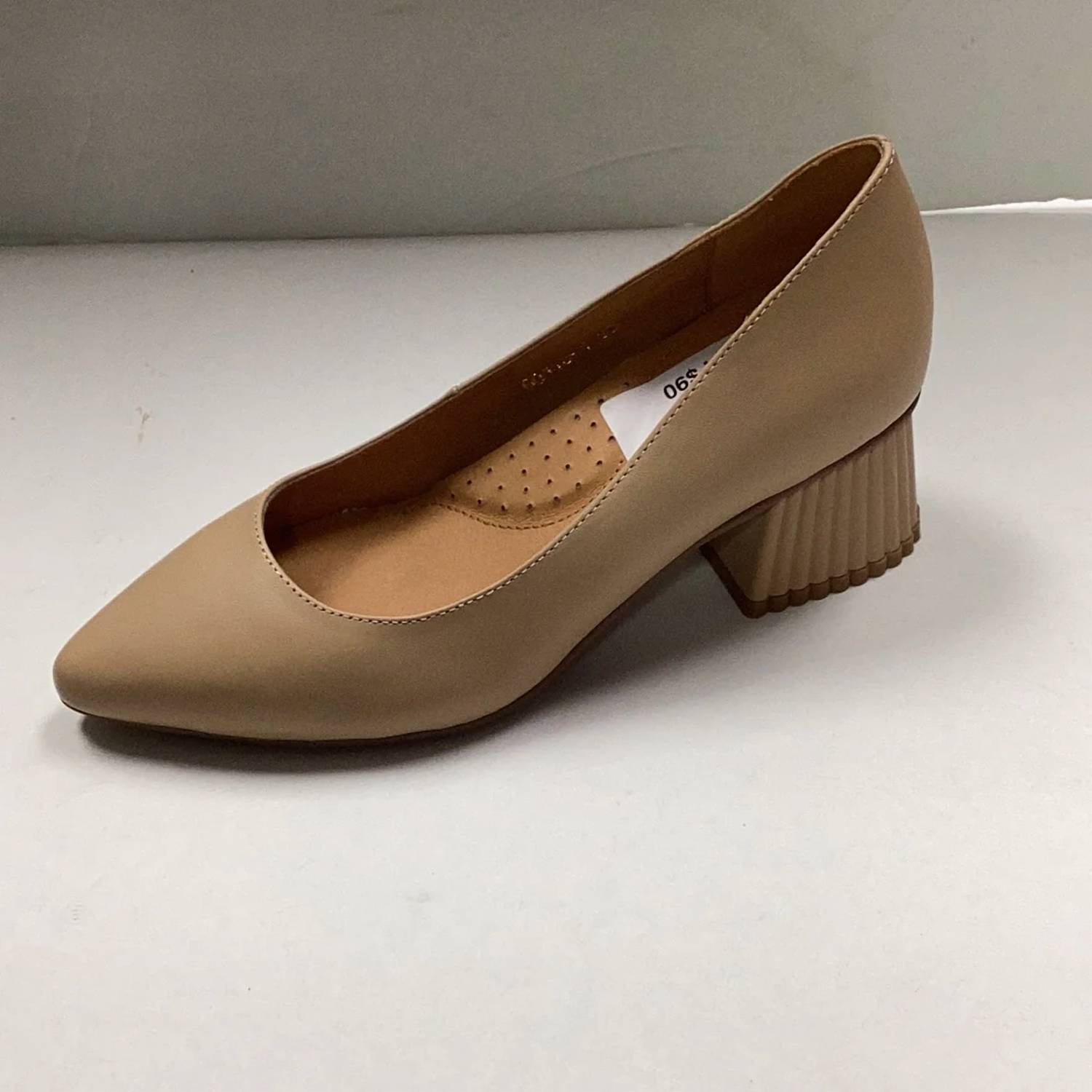 1936 - Women's Saveria Plain Fan Mid Pump