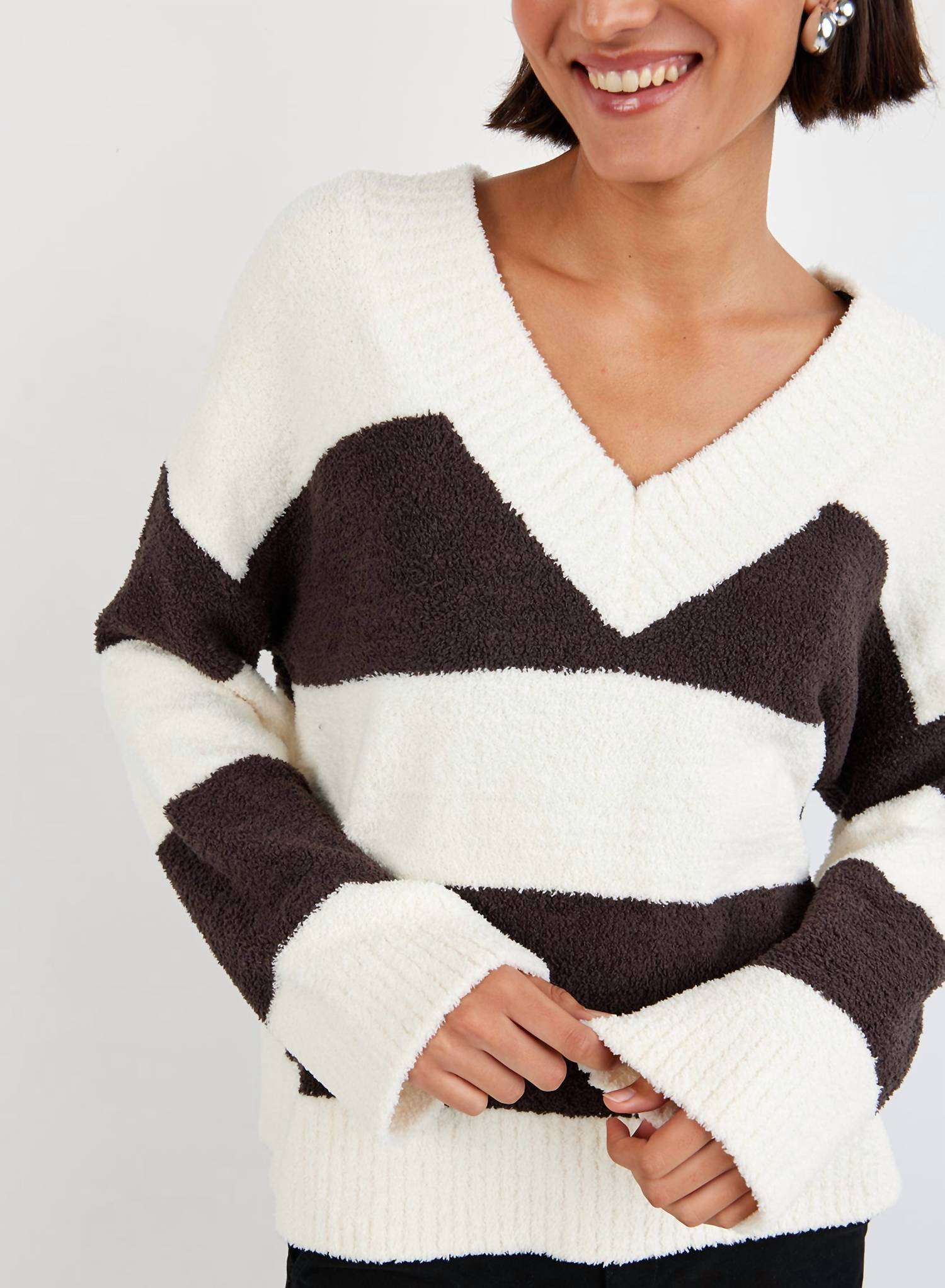 Bella Dahl OVERSIZED V-NECK SWEATER in frost and fawn 1 - women's sweater - alternate view