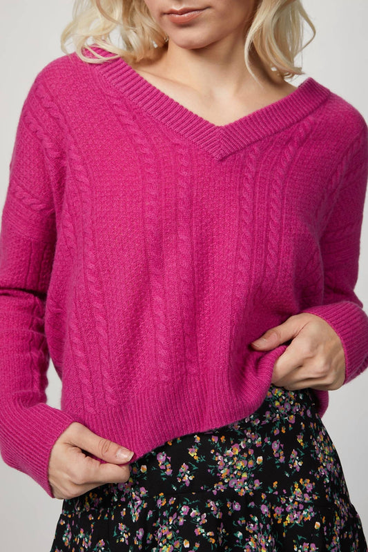CABLE KNIT V-NECK SWEATER