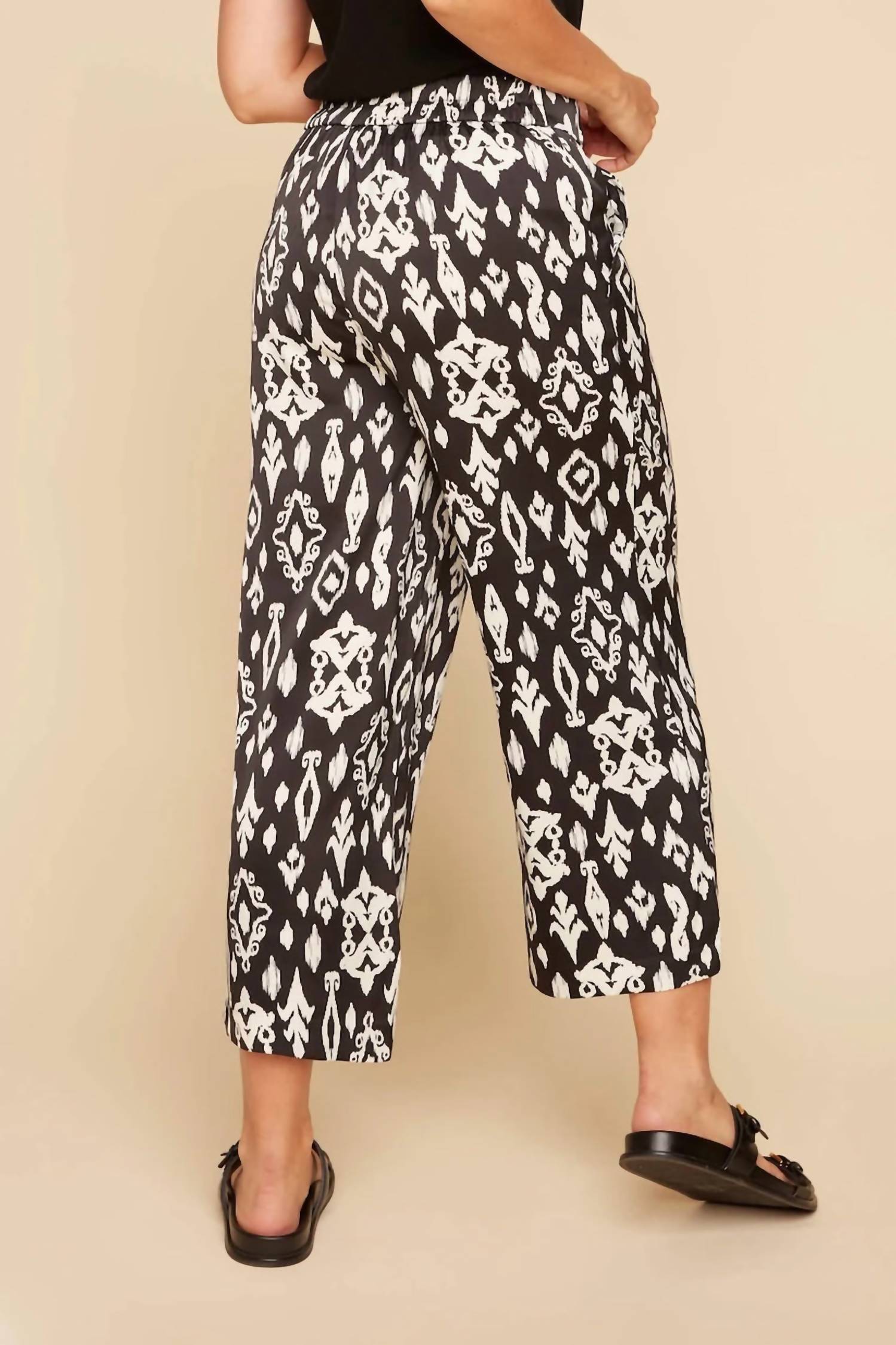 Renuar Printed Satin Pant in black - women's pants - detail view