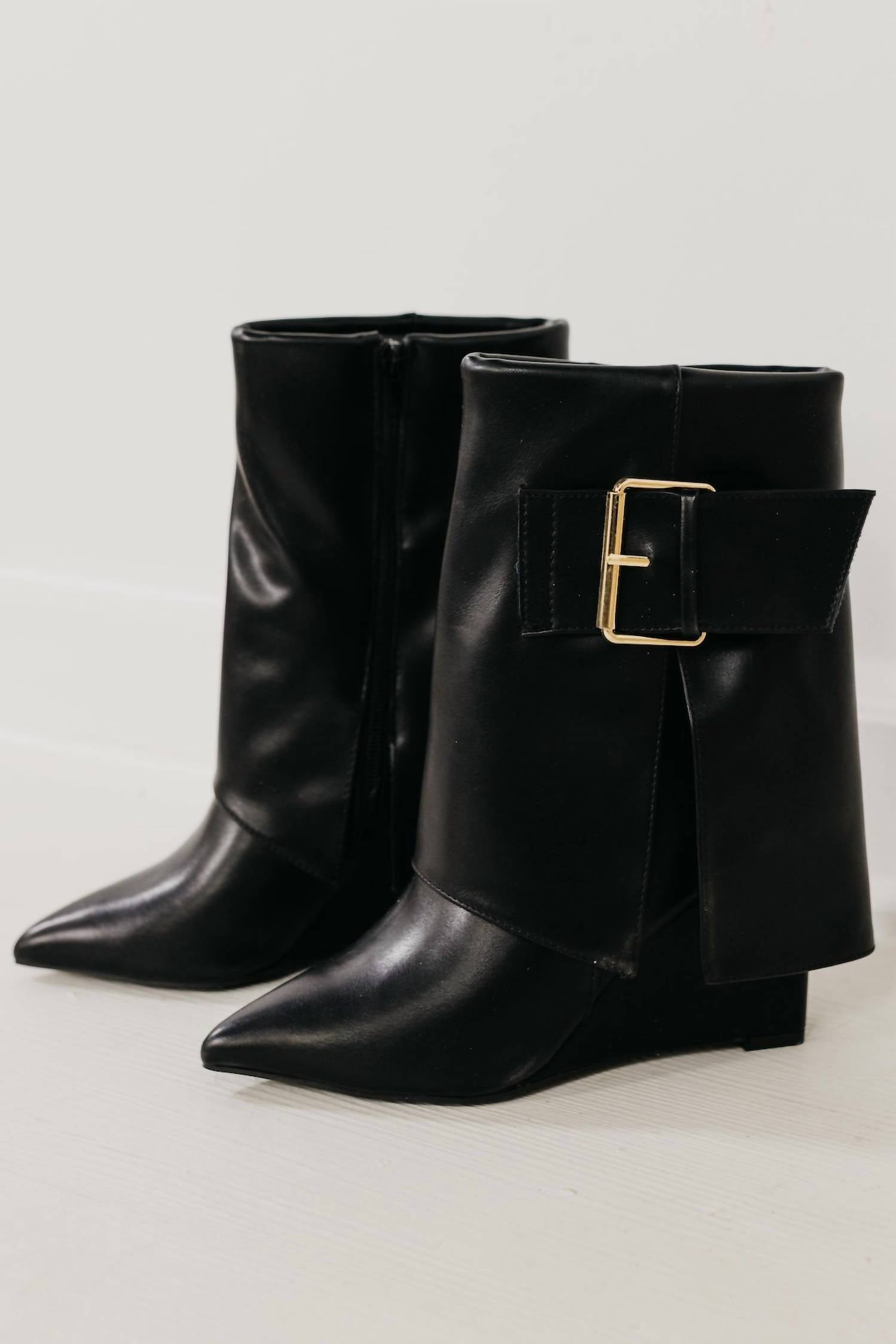 Choosy Women's Fold-over Boots in black - women's shoe