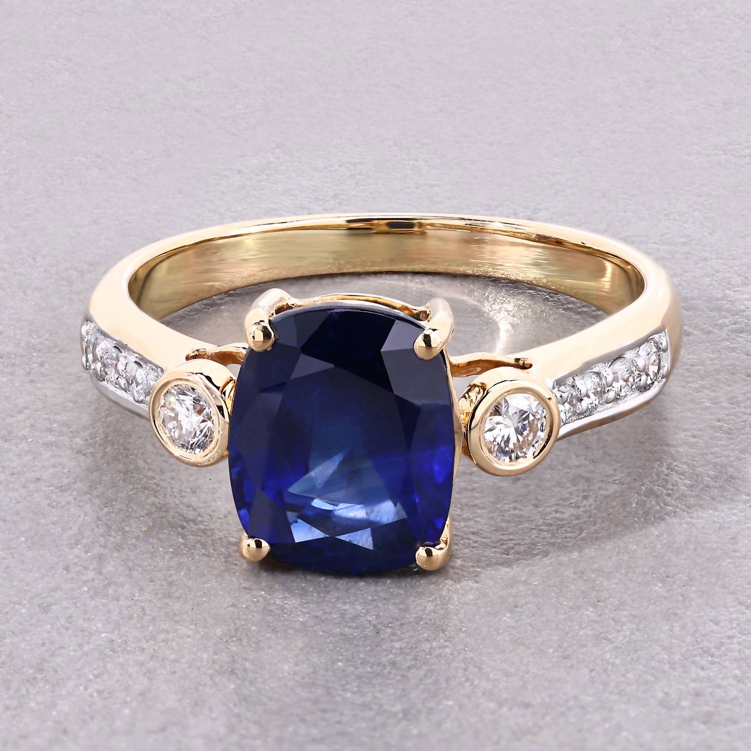 Diana M Jewels Women's Cushion Natural Sapphire Fashion Ring (3.02 Ct) - Signature Plus in 18k yellow gold - women's jewelry - detail view
