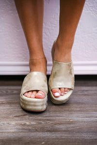 Miracle Miles - Women's Harbor Platform Slide Sandals