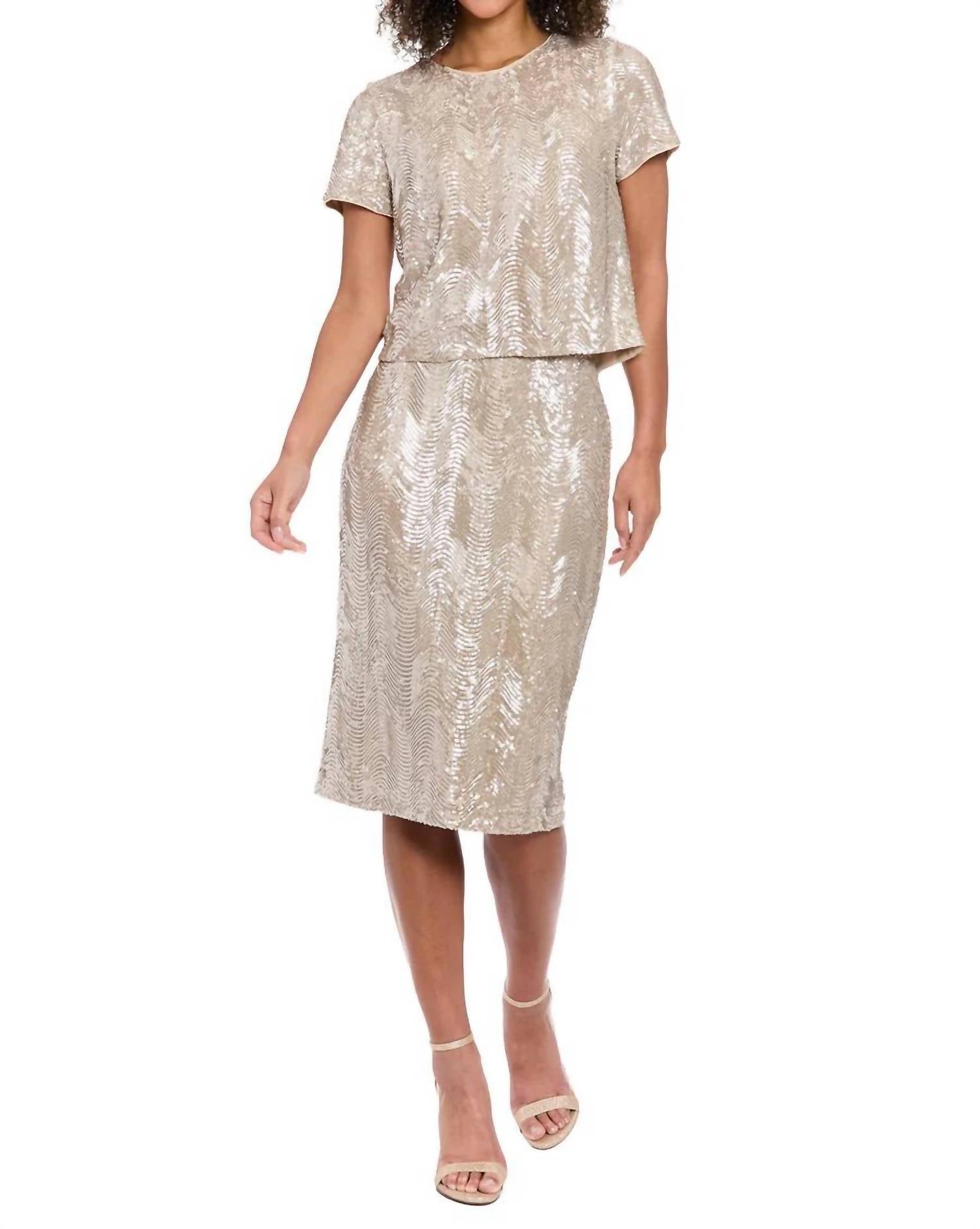 Maggy London - Wavy Sequin Tee