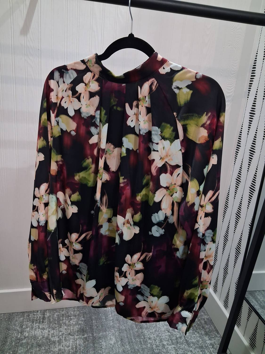 Q2 - Women's Floral Mock Neck Shirt