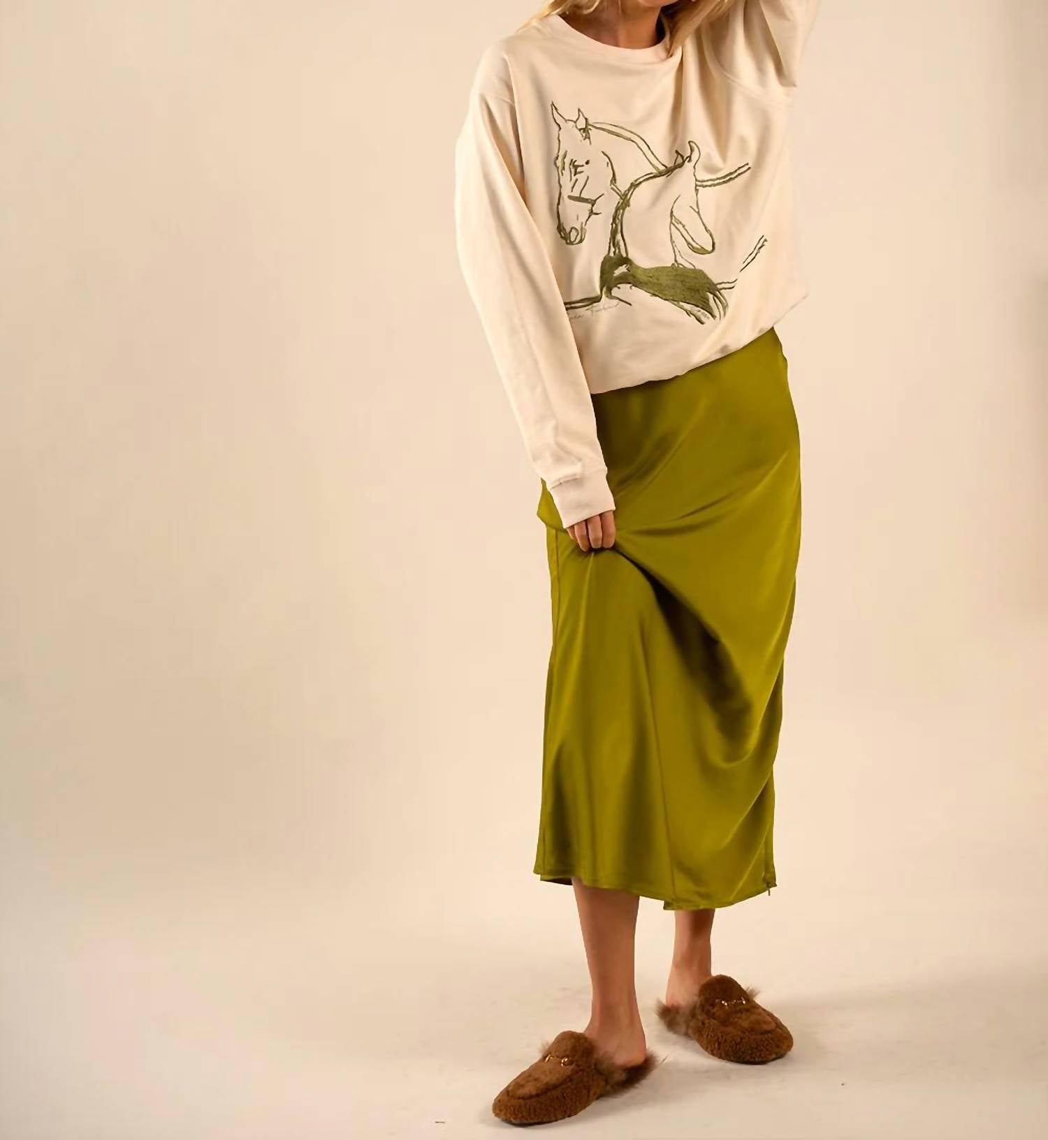 Care Tucker - 90’s Baggy Embroidered Sweatshirt