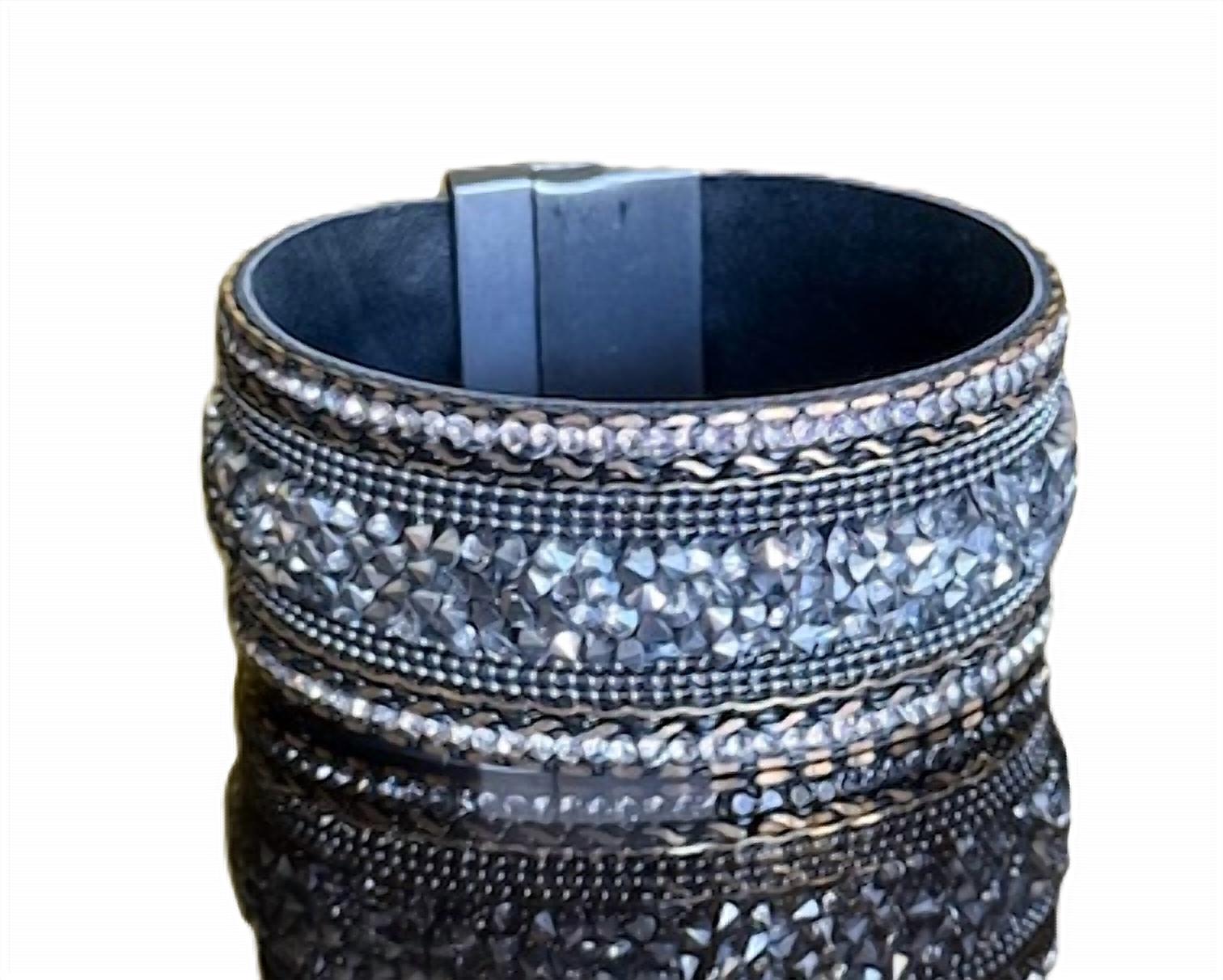 All That Glitterz - Women's Beaded Magnet Bracelet