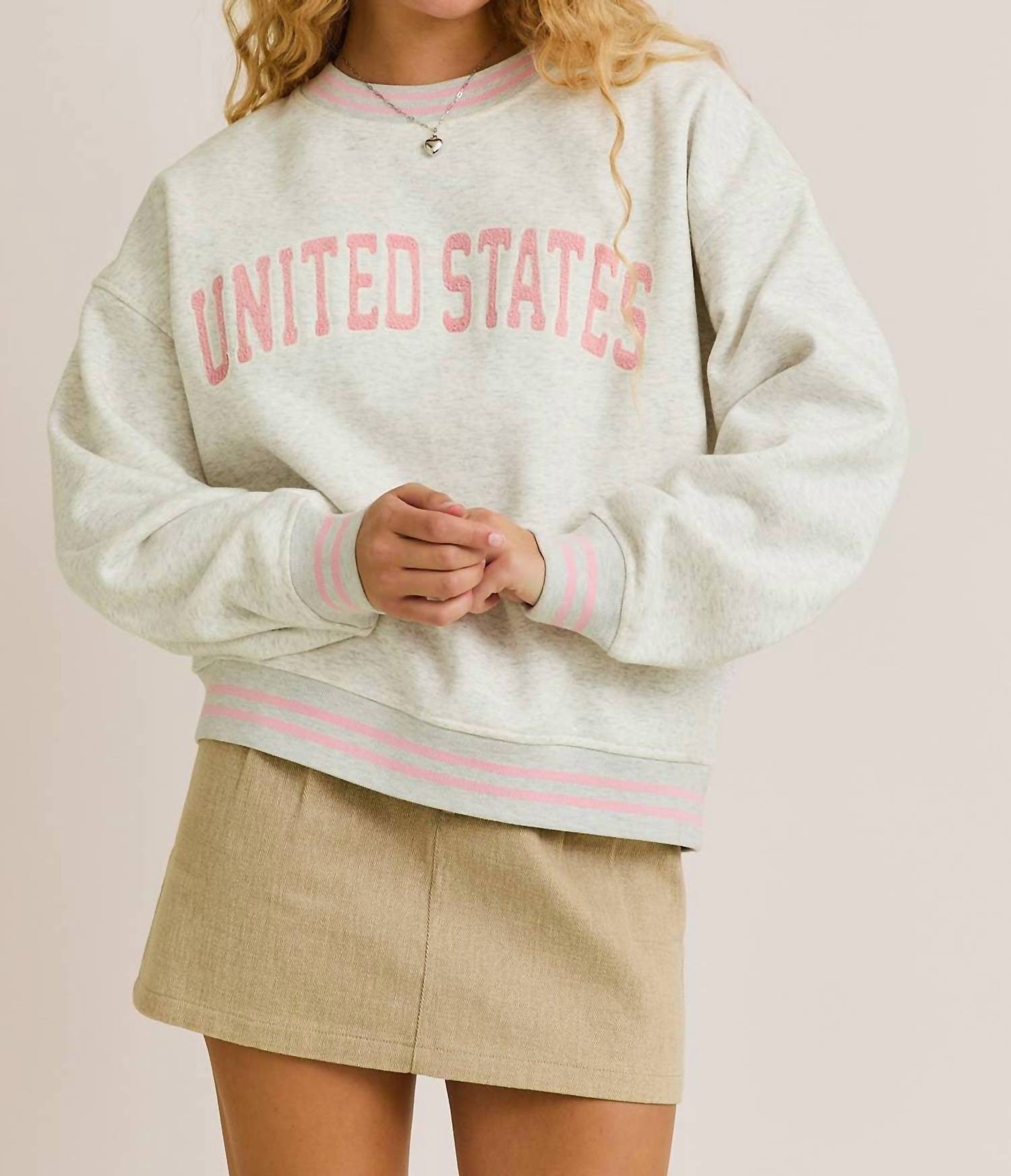 Le Lis - United States Crew Neck Embroidery Sweatshirt