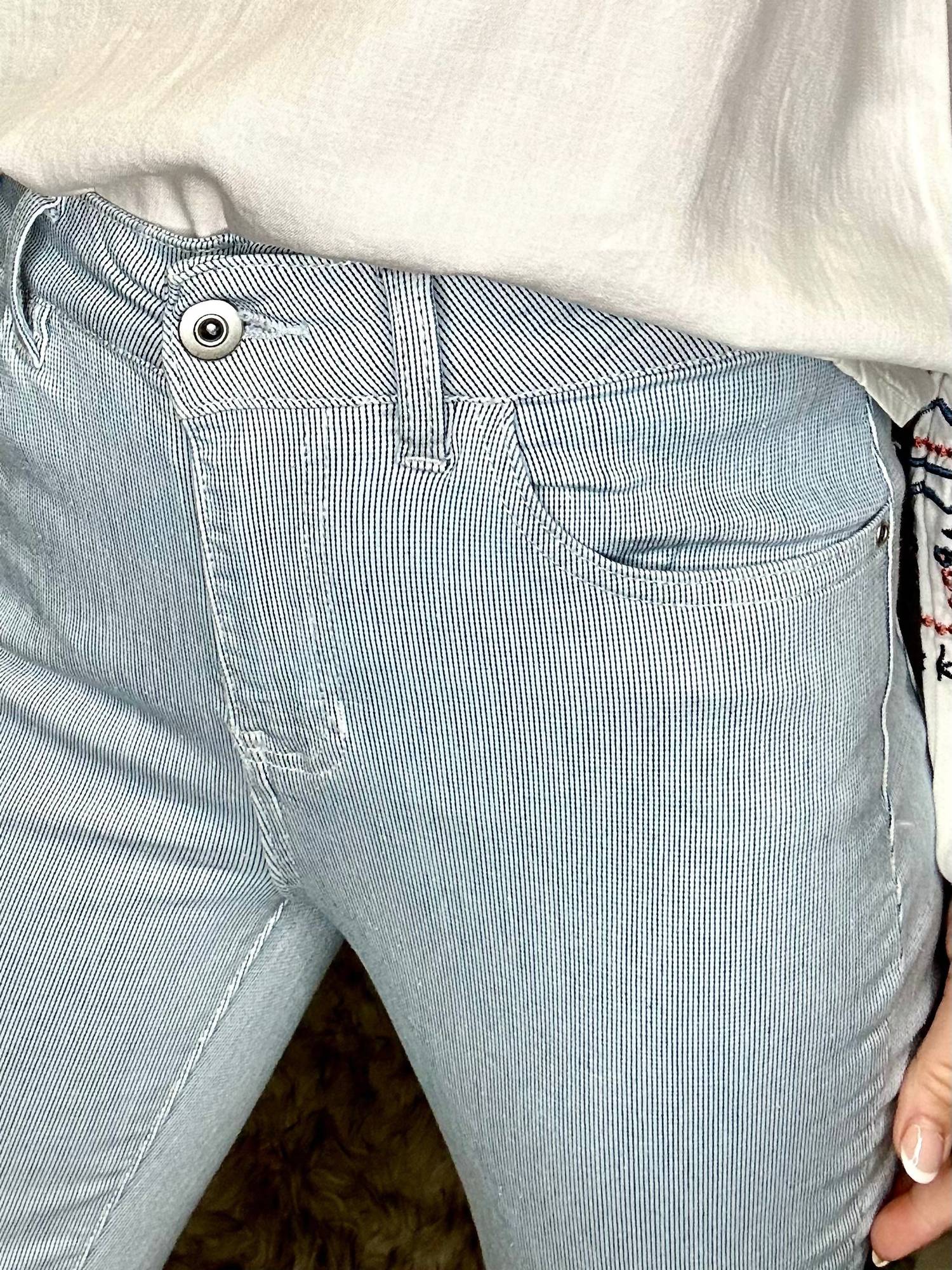 Charlie B - Laredo Pin Stripe Ankle Jean