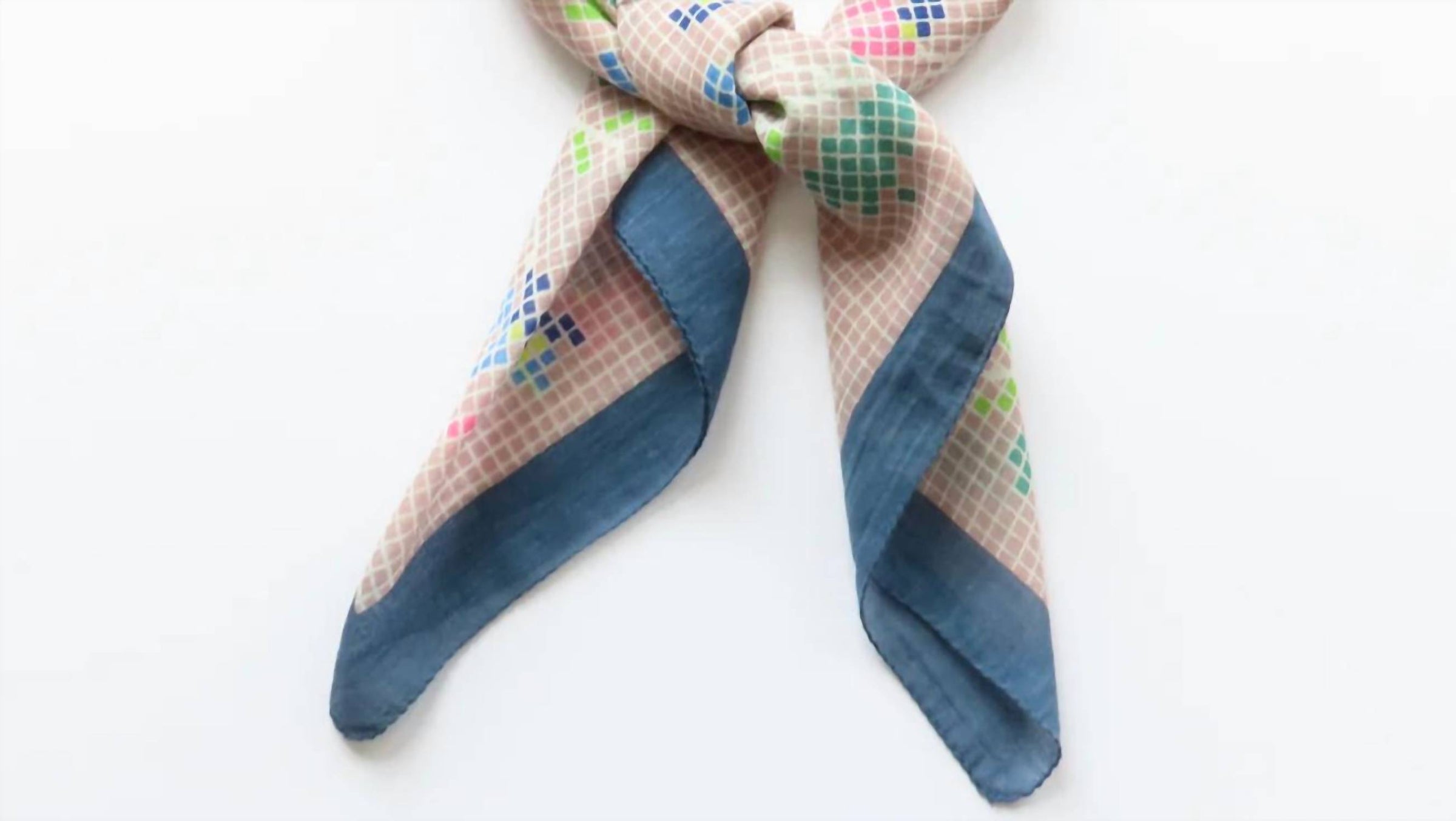 Epice - Women's Needlepoint Flower Scarf