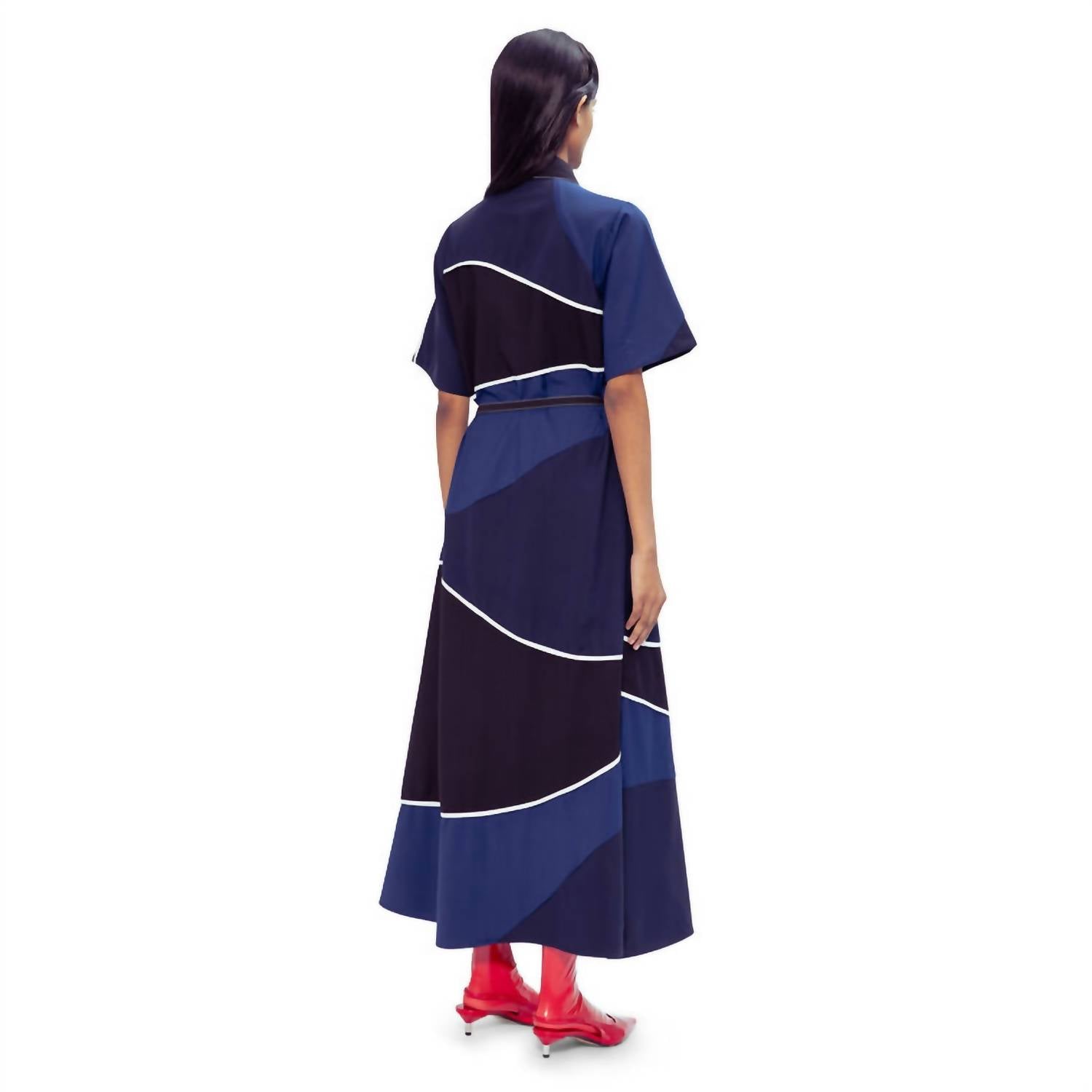 LOVEBIRDS Classic Colour-blocked dress in onyx midnight blue navy - women's dress - detail view