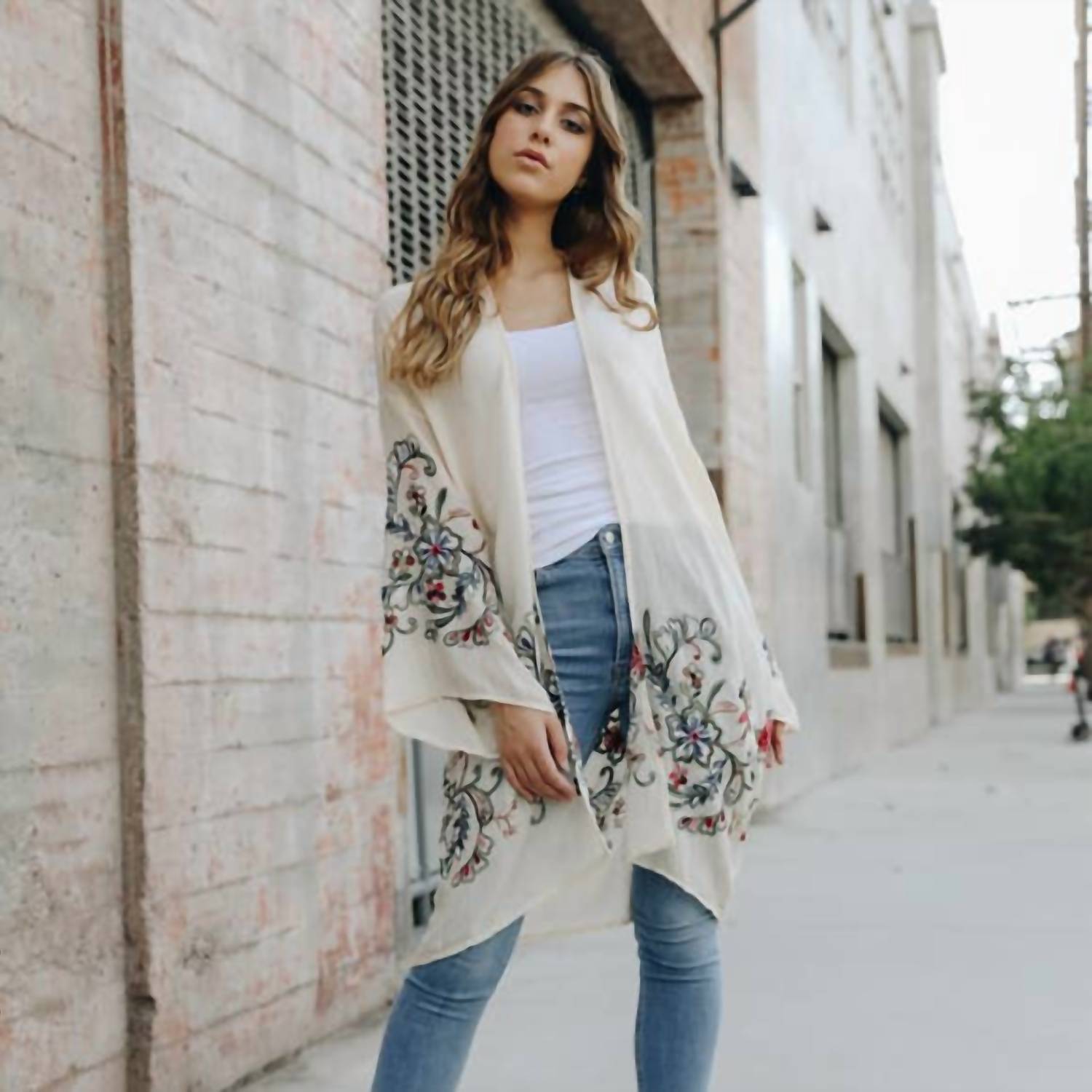 Leto - Embroidered Floral Kimono