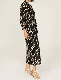 Donna Morgan - Long Sleeve Abstract Wrap Dress