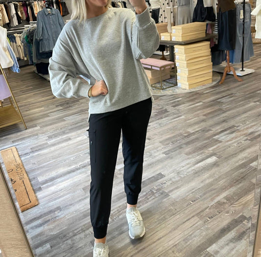 Risen - Asymmetrical Hem Sweatshirt