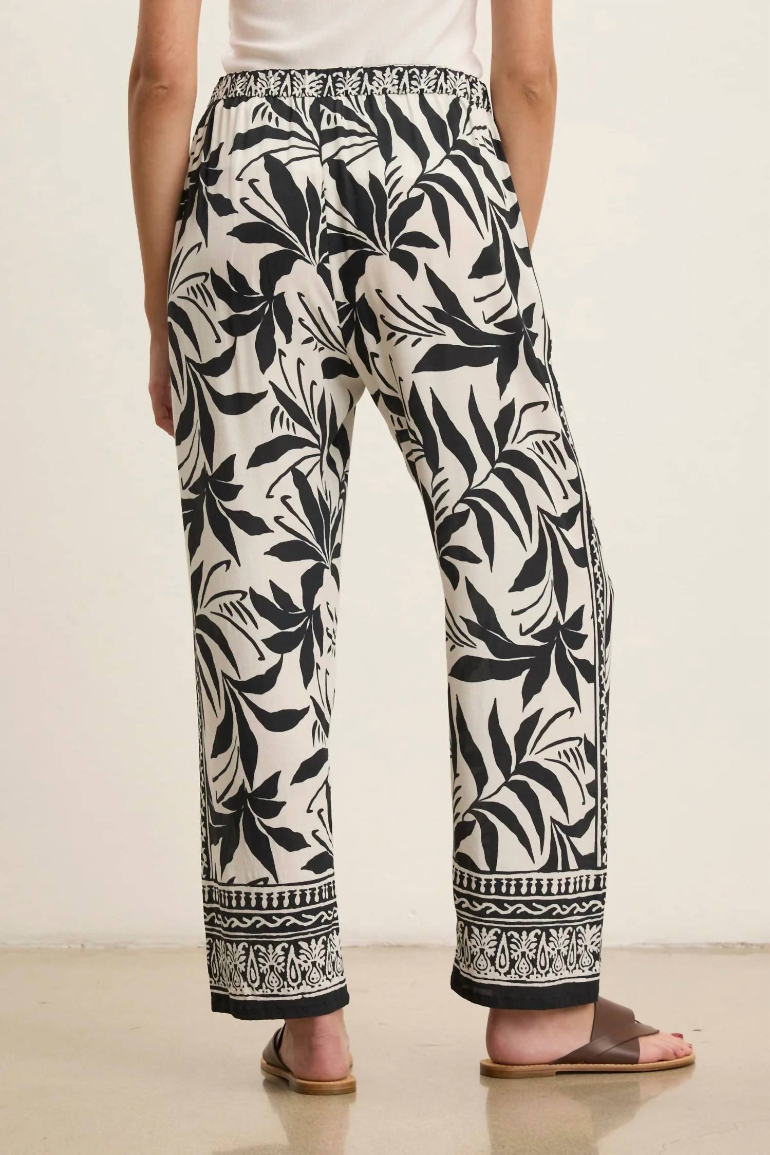 Velvet By Graham & Spencer - Claudia Fiji Print Pant