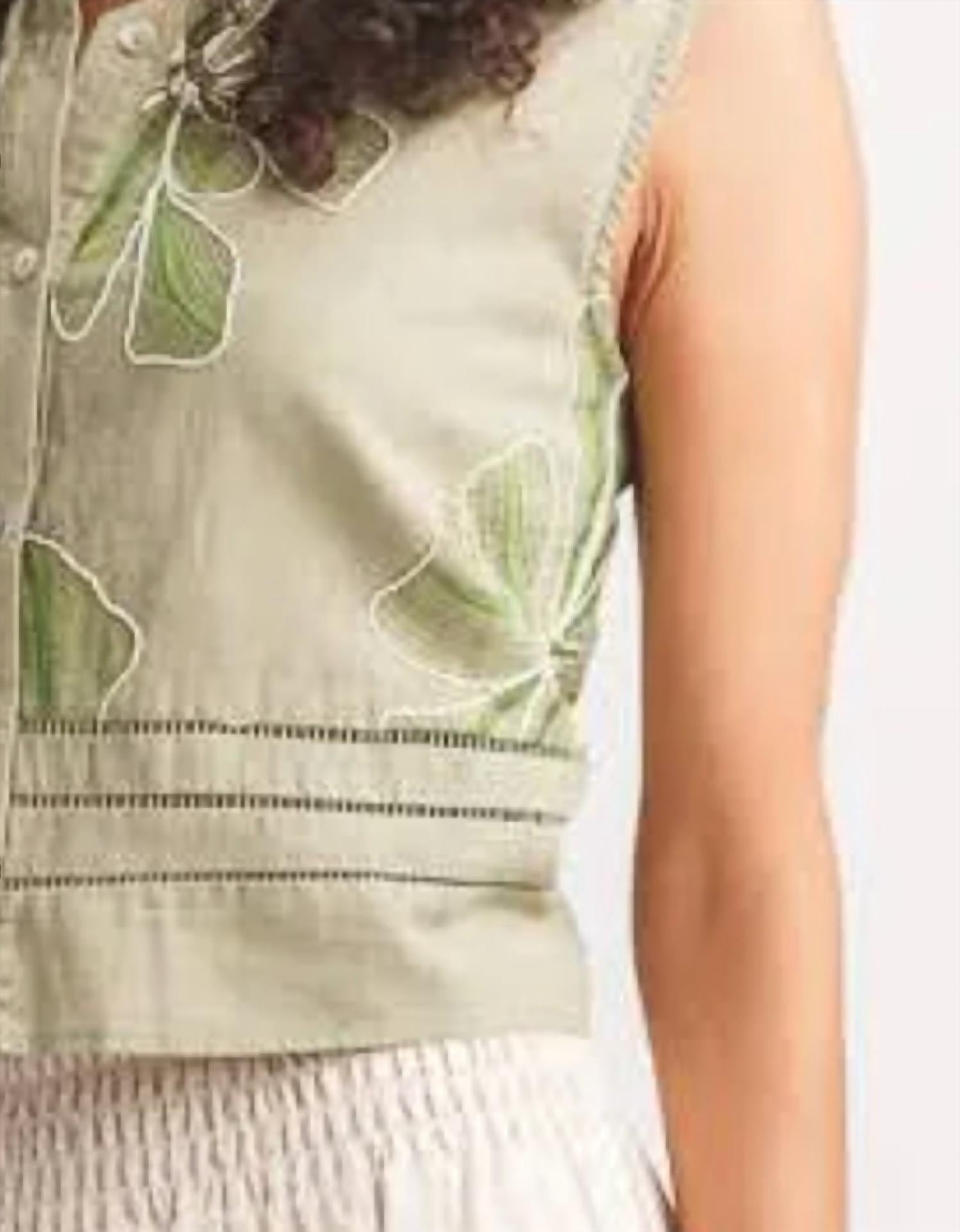 Papillon - Flower Embroidery Collared Sleeveless Crop Top