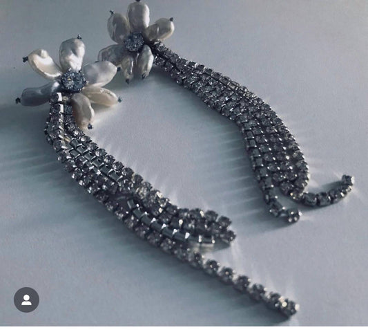 Mela Jewellery - Women's Flower Pearl Earrings