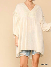 Gigio - Crochet V-neck Swing Hi-lo Hem Top