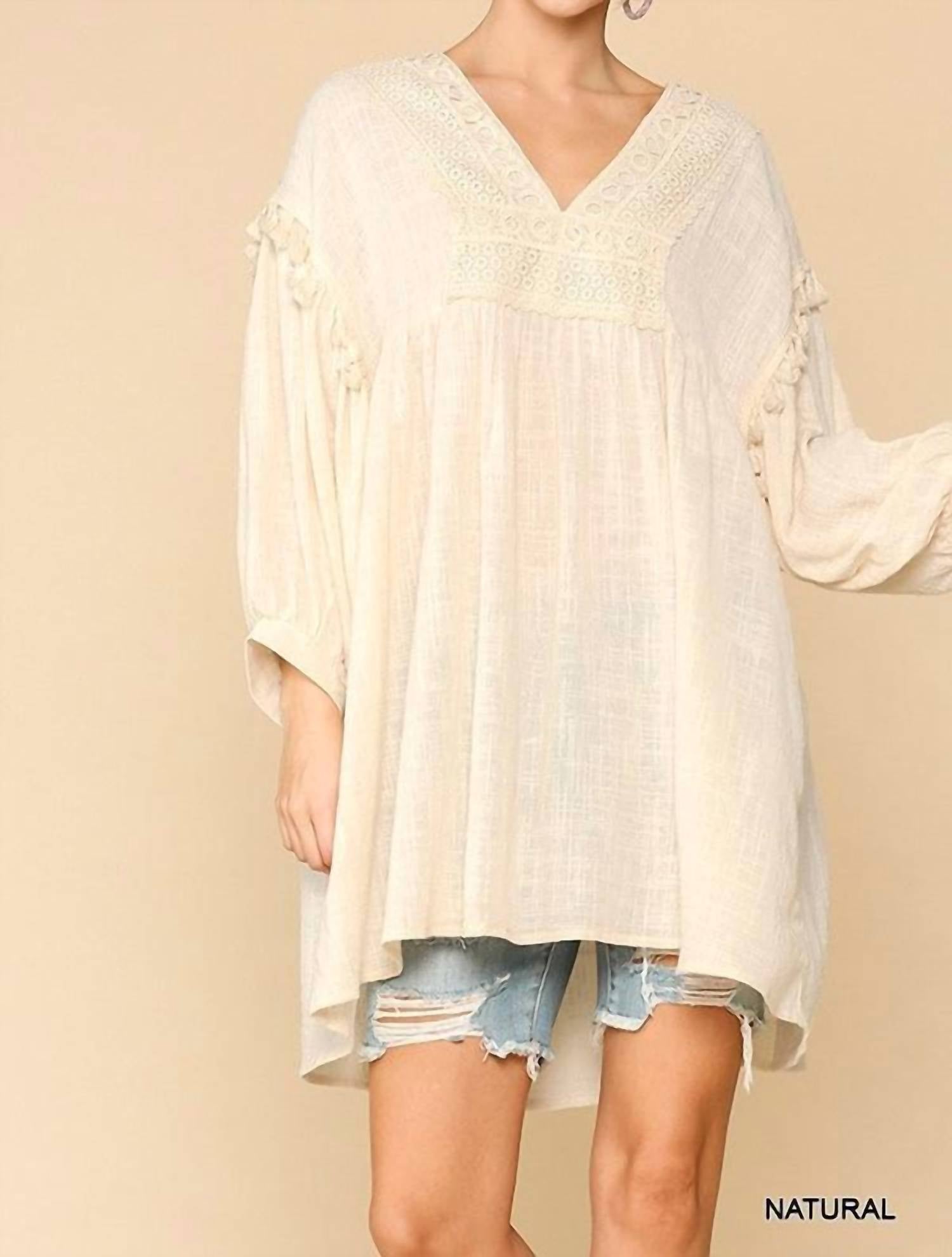 Gigio - Crochet V-neck Swing Hi-lo Hem Top
