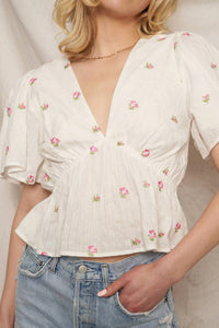 En Creme - Floral Embroidery Flutter Sleeve Top