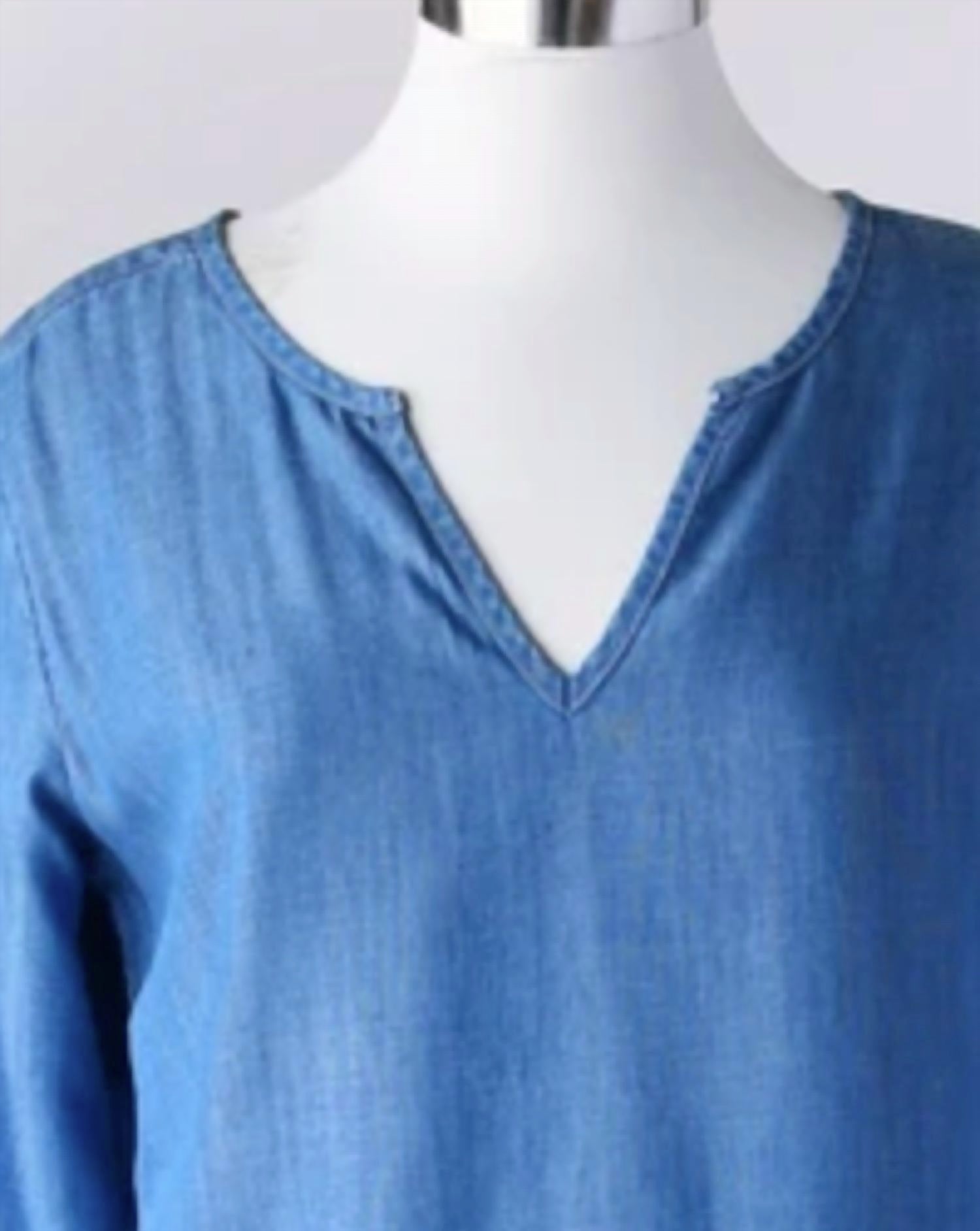 Keren Hart - Women's Asymmetric Hem Shirt