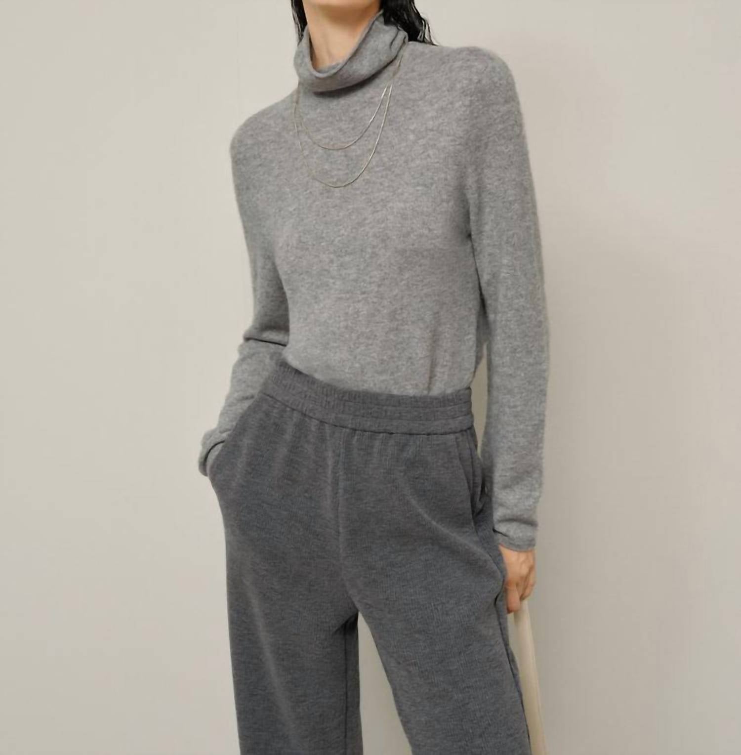 Meilleur Moment - Women's Funnel Neck Top