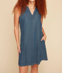 Renuar - Woven V-neck Dress With Pockets