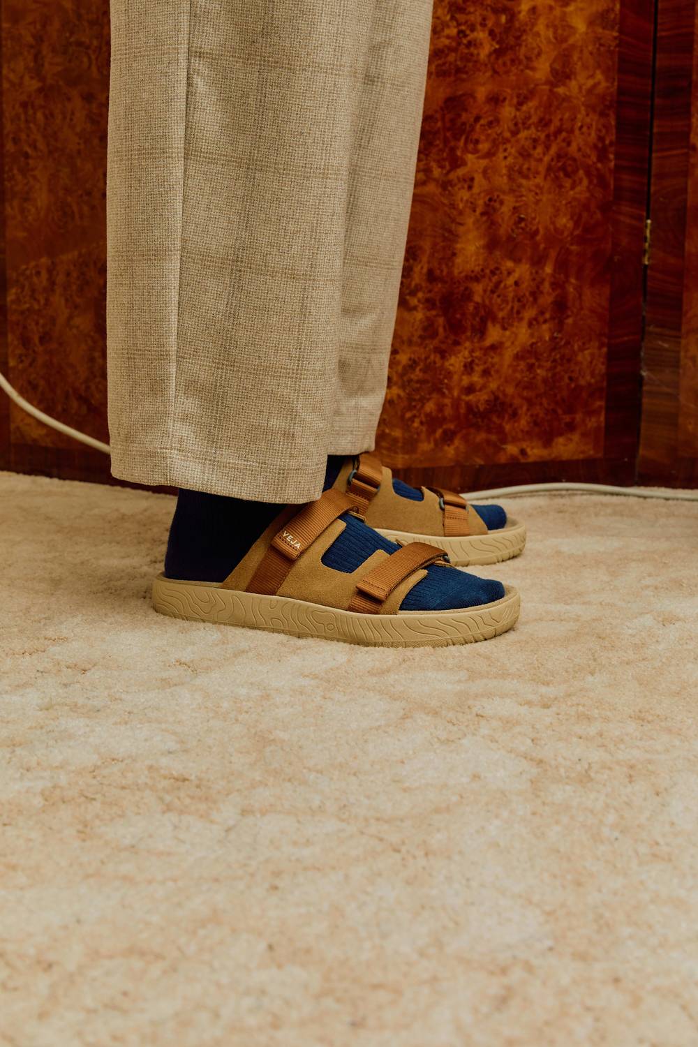 Veja - Women's Tent Arpoador Suede Sandal