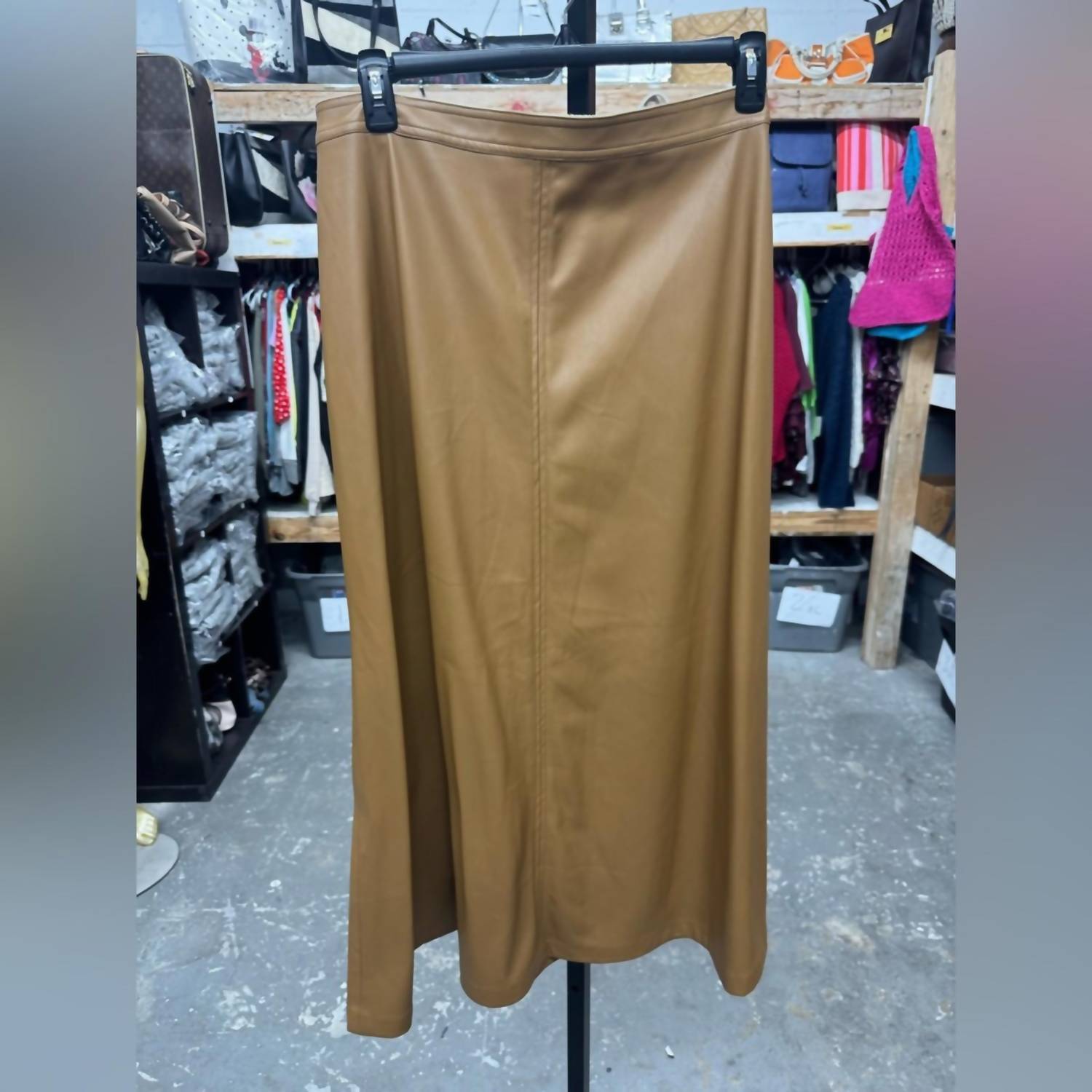Vince Camuto - Elegant Midi Skirt