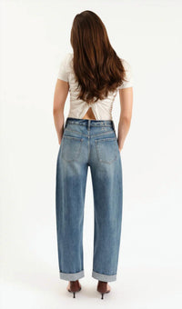 DAZE Venice Barrel Leg Jeans in the blues 2 - women's jeans - detail view