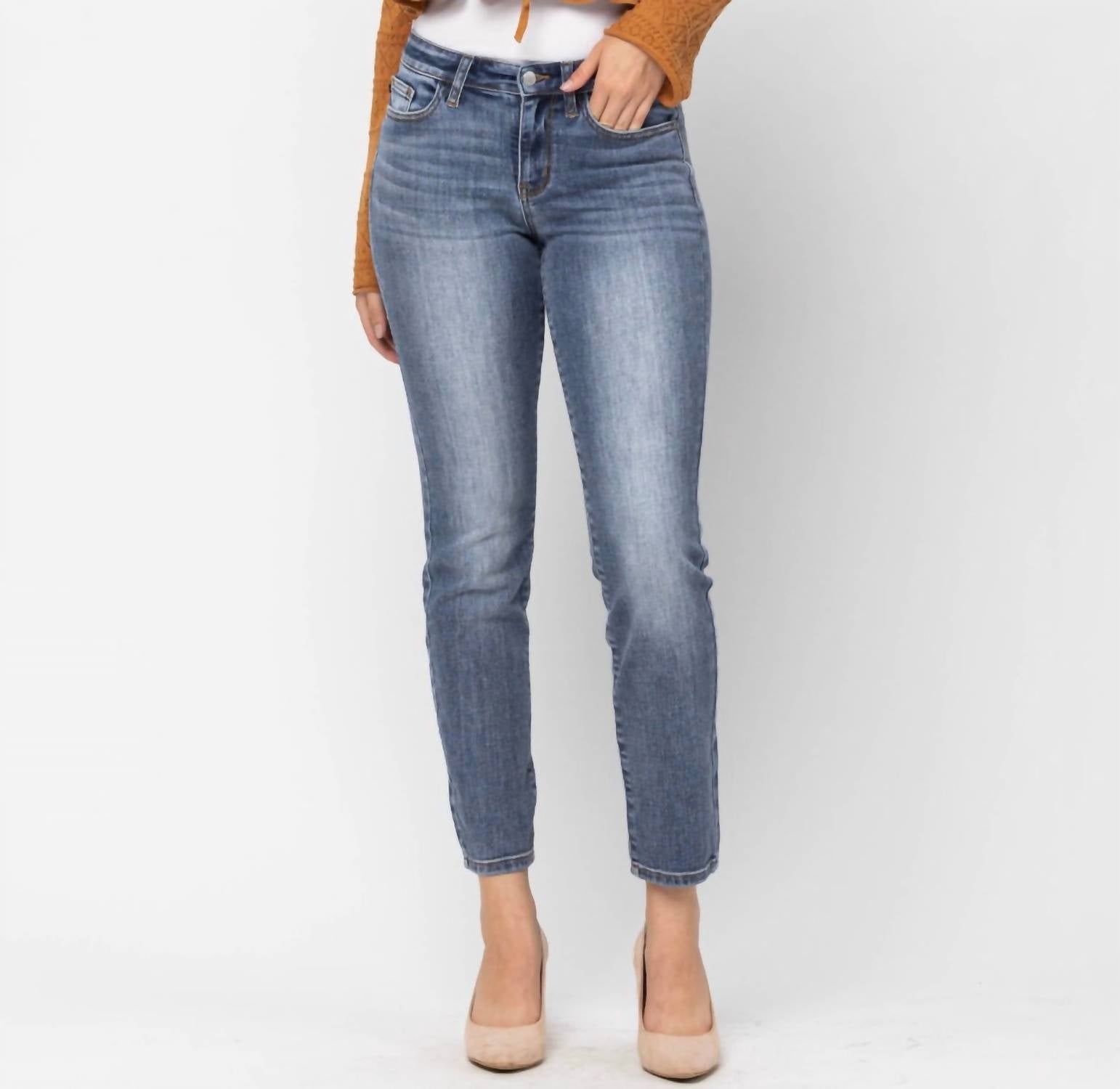 Judy Blue - Mid Rise Classic Slim Fit Jeans