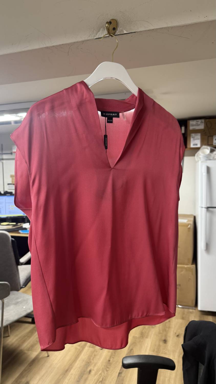 Repeat Cashmere - Women's Sleeveless V-neck Top