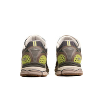 SAUCONY Men's Progrid Triumph 4 Sneakers in carbon taupe - men's sneaker - alternate view