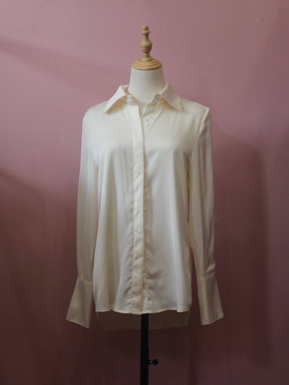 CHOKLATE PARIS Women's Léa Satin Shirt in ecru 1 - women's shirt