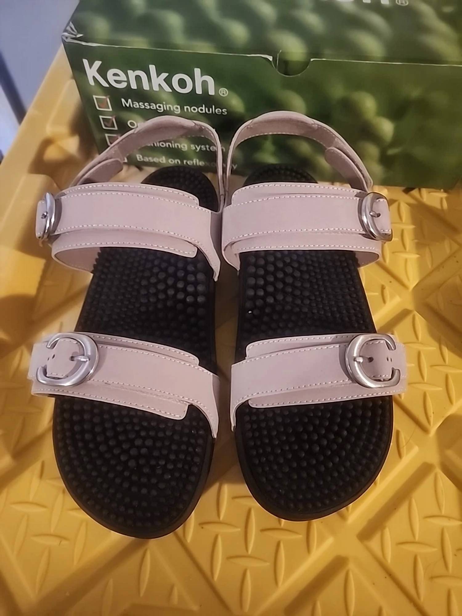 Kenkoh - Women's Karma-v Massage Sandal
