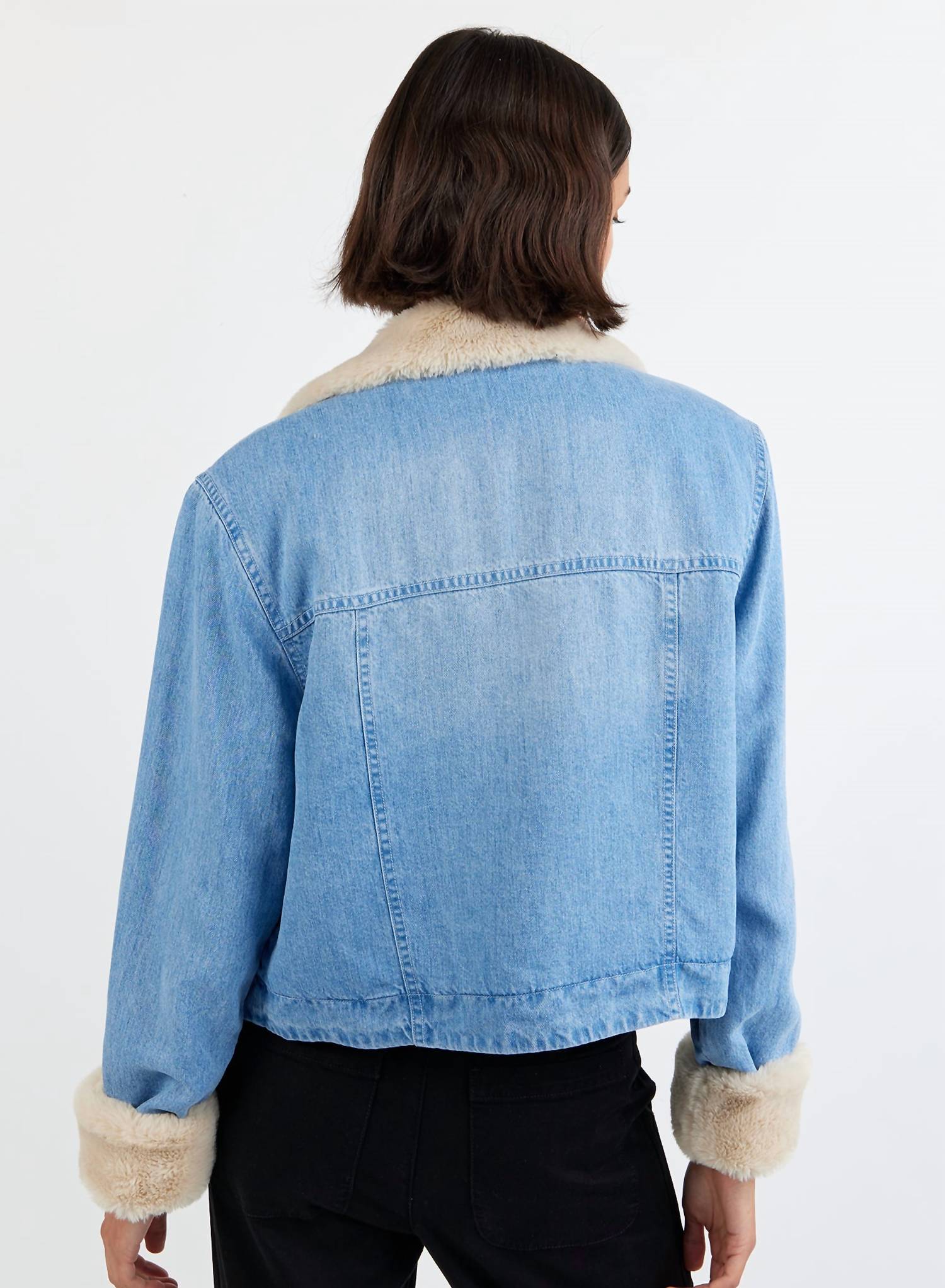 Bella Dahl FUR TRIMMED DENIM JACKET in vintage frost wash - women's jacket - alternate view