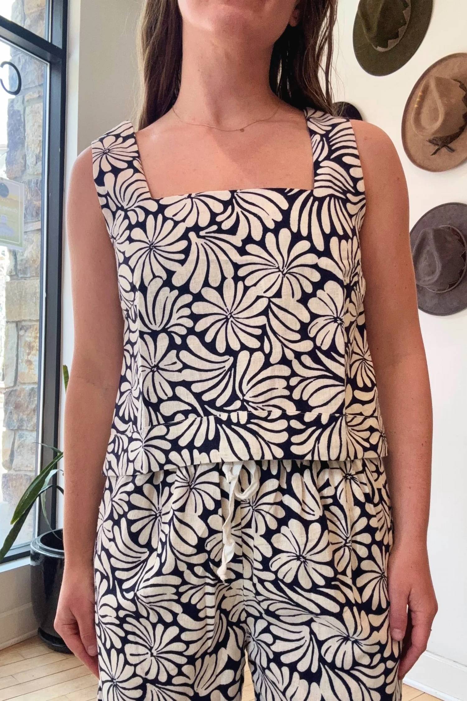 Nary - Square Neckline Tank Top