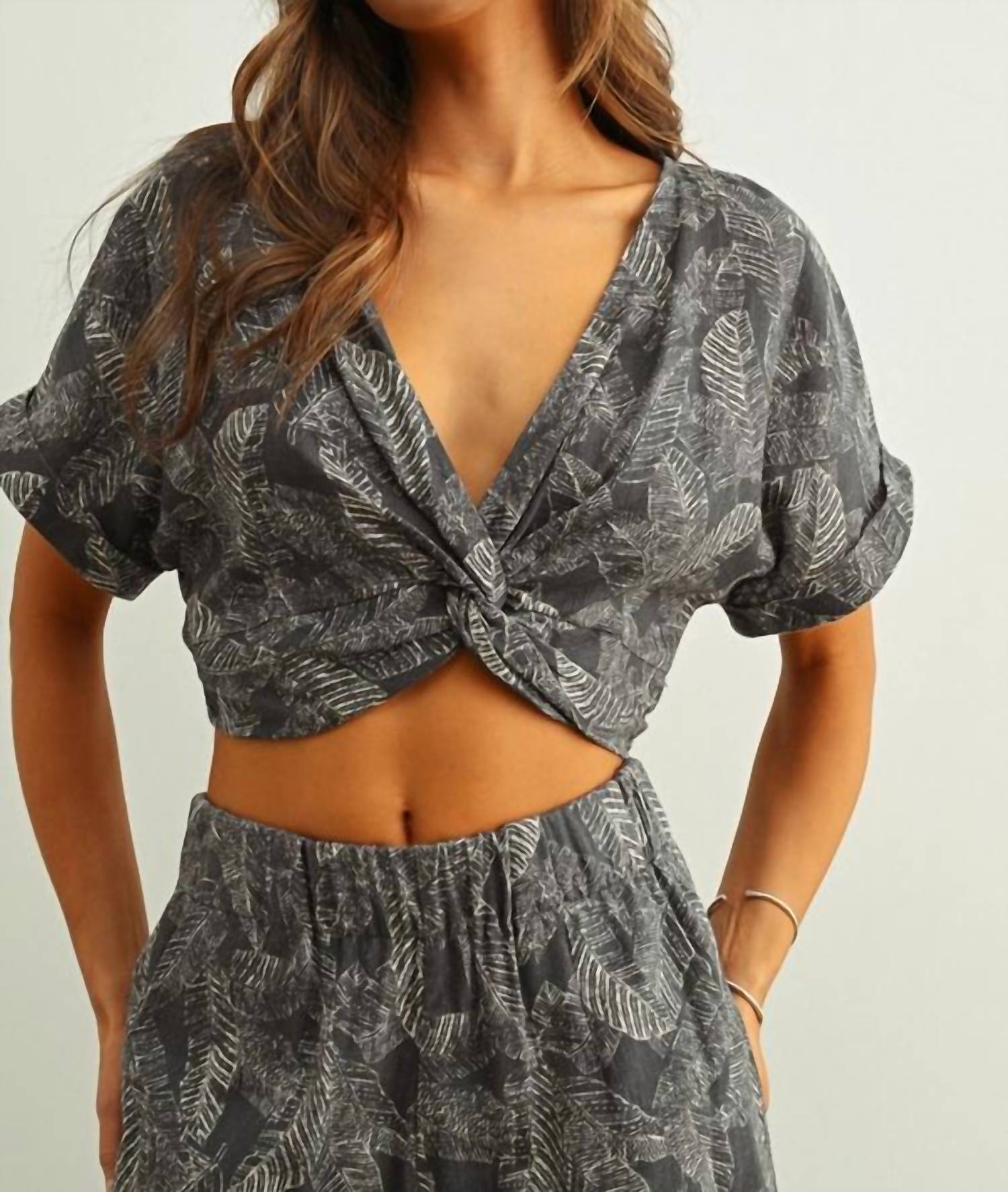 Miou Muse - Leaf Print Faded Effect Twist Front Top