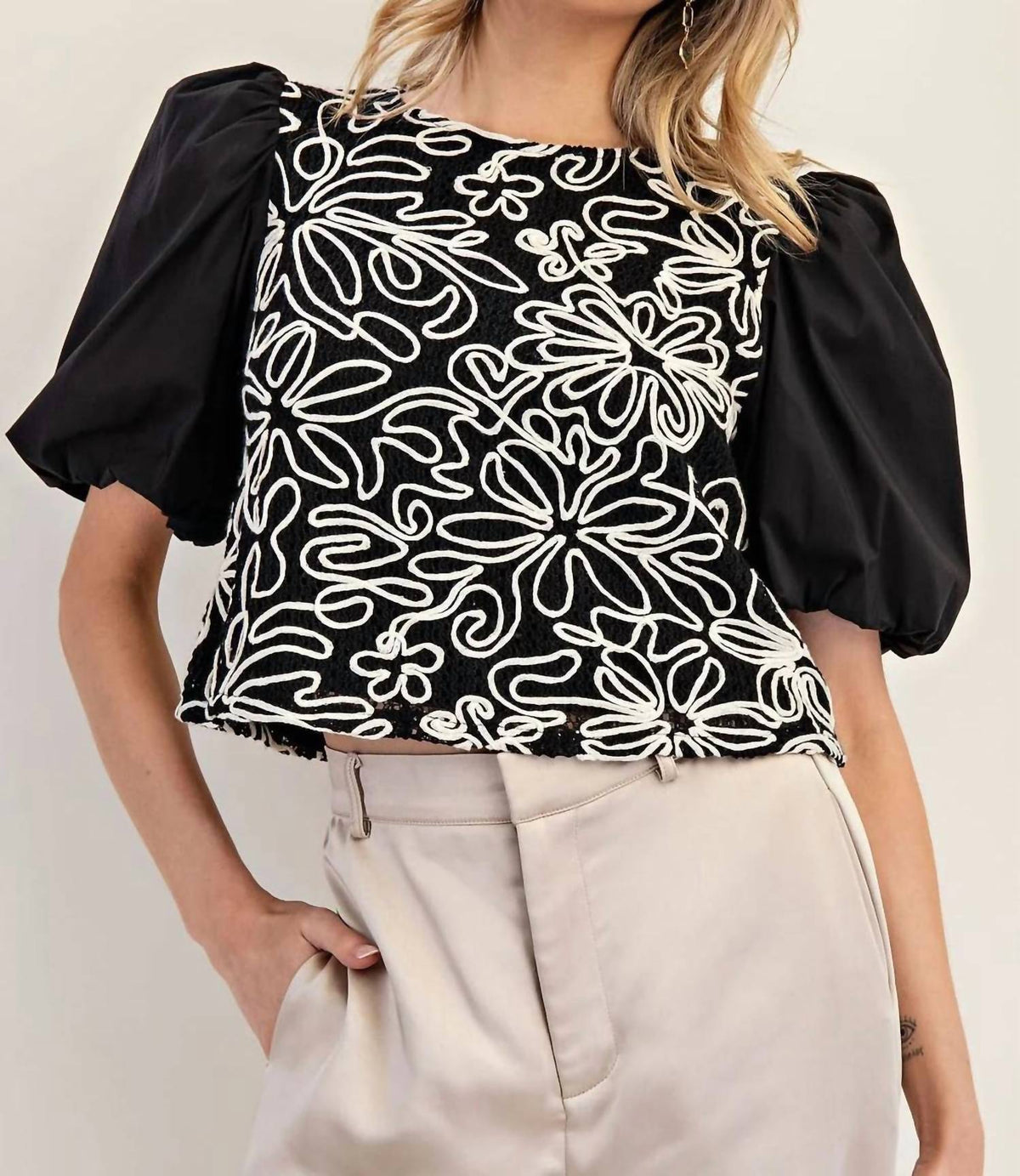 Ee:Some - Embroidered Puff Sleeves Top