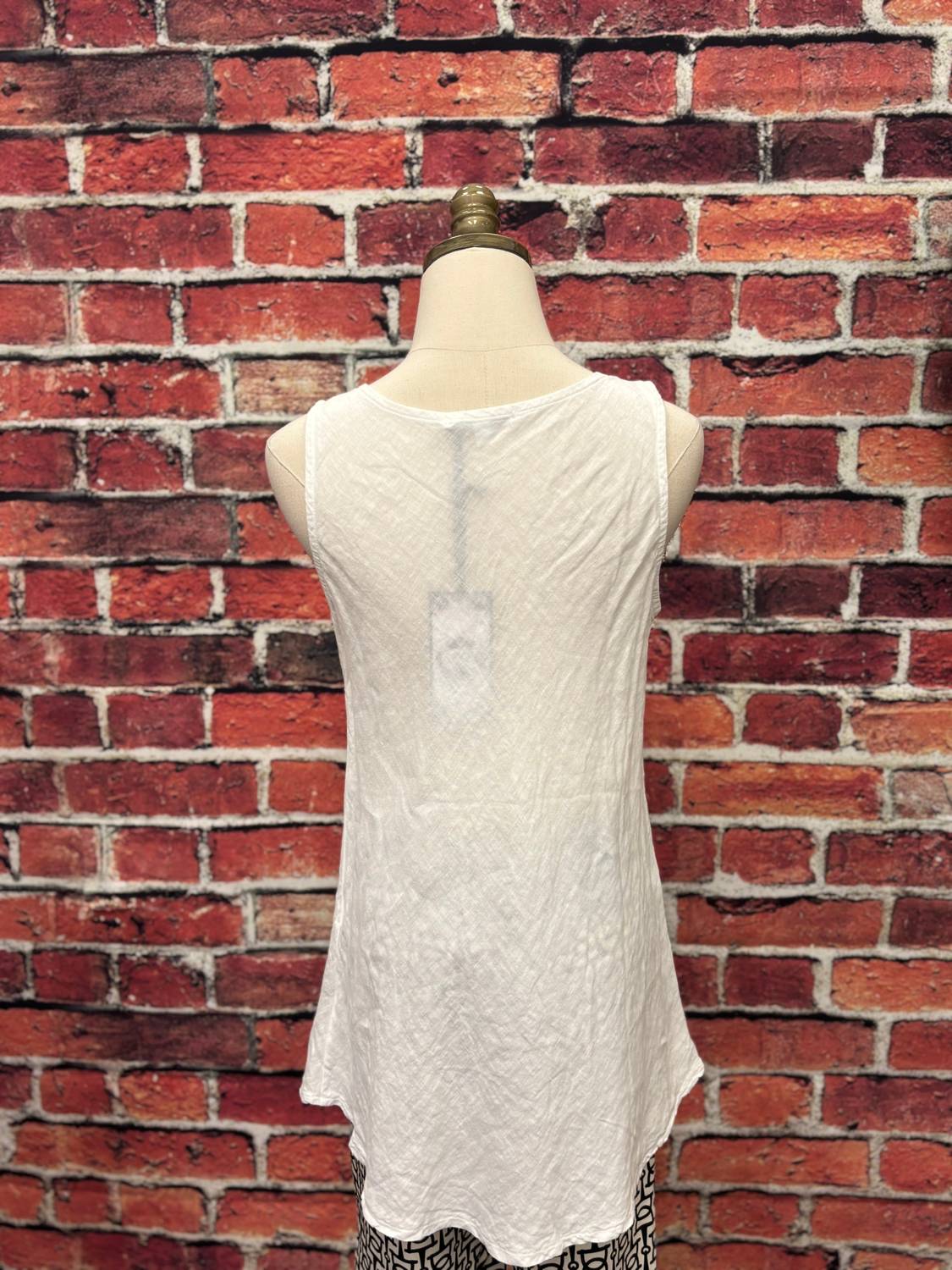 TEMPO PARIS Women's Essential Linen Blend Swing Tank Top in white - women's tank top - detail view