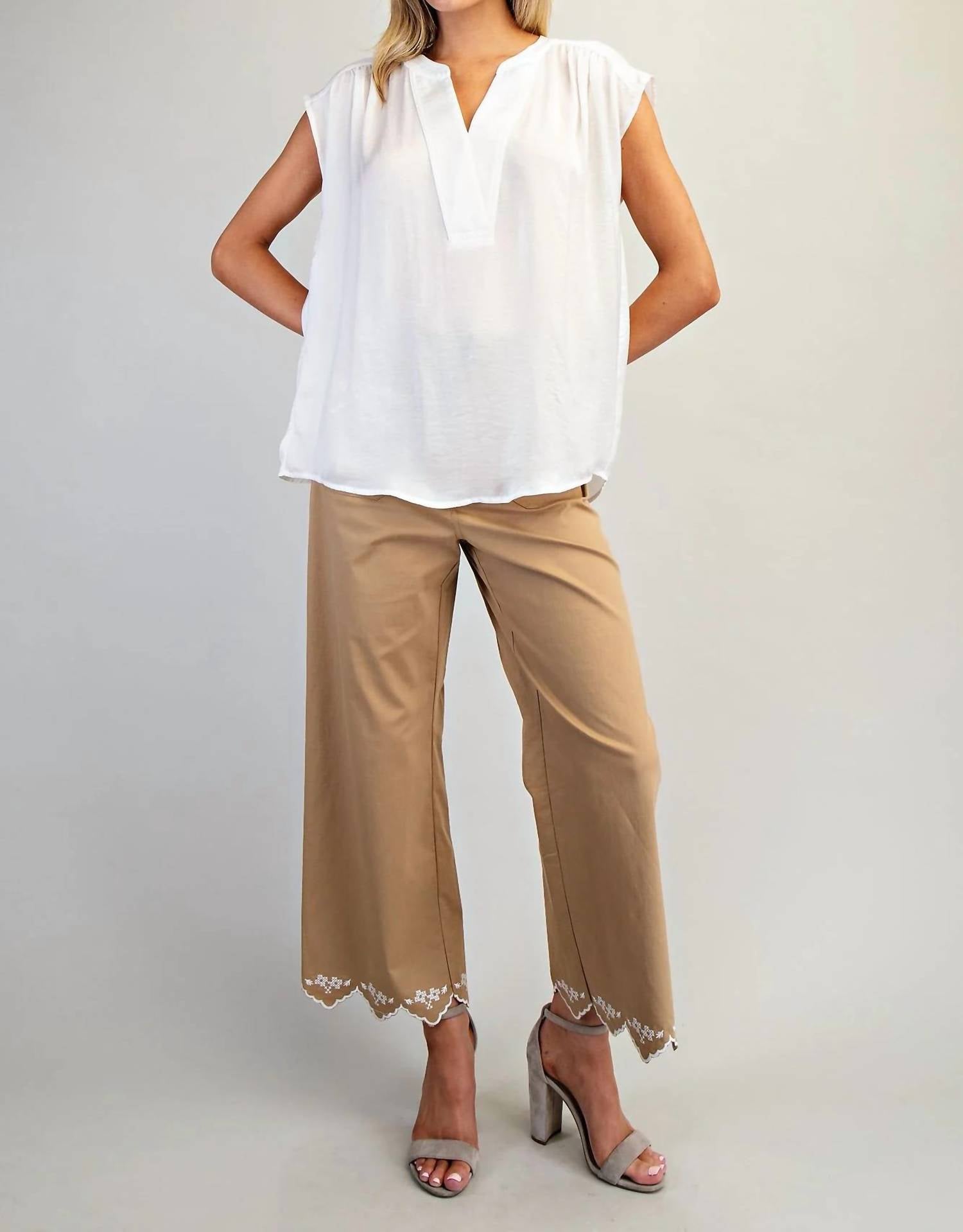 Ee:Some - Solid V-neck Cap Sleeve Top