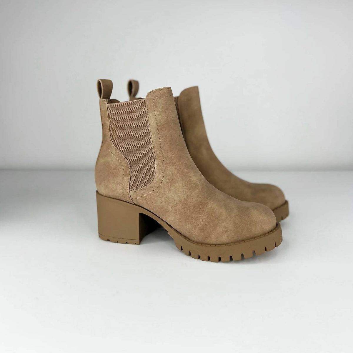 Mia Shoes - Women's Jonna Round Toe Chelsea Casual Boots